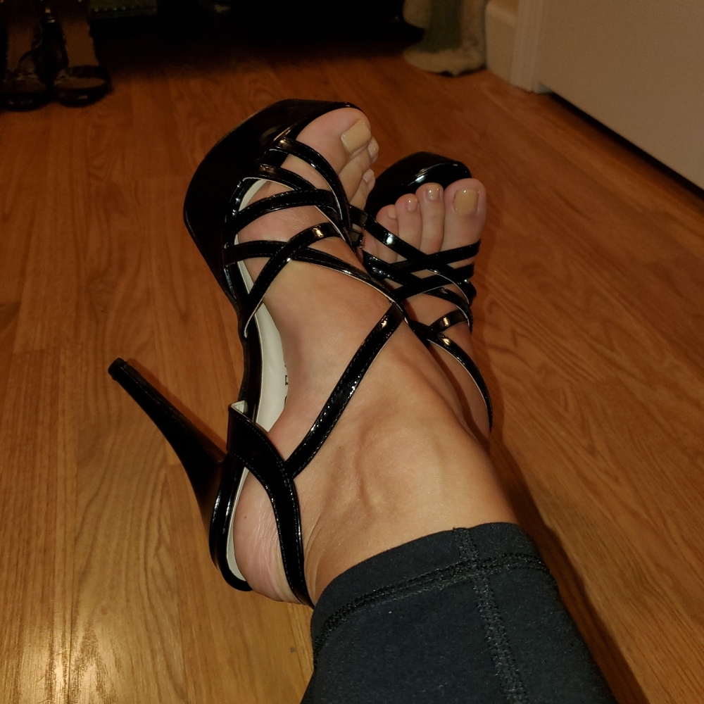 Black Marc Defang Tippy Tops